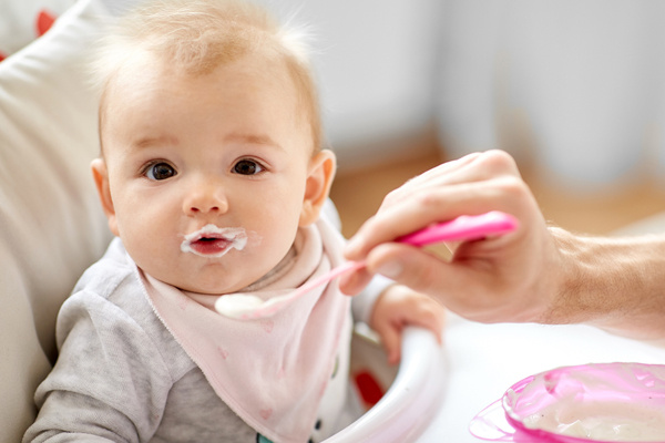 大儿子意外去世一年后，江城59岁高龄，产妇生下试管小宝宝